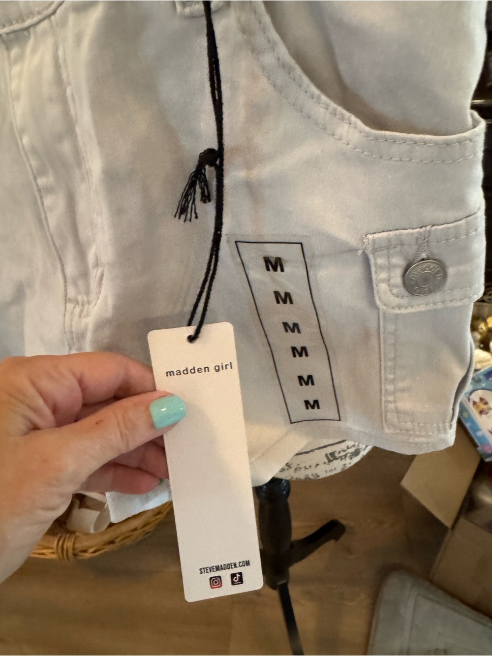 Madden Girl Light Gray Cargo Shorts with Utility Pockets med nwt - Picture 3 of 7